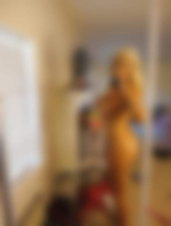 Elomeun, jovem mulher procura experiência única/nova em Duque de Caxias