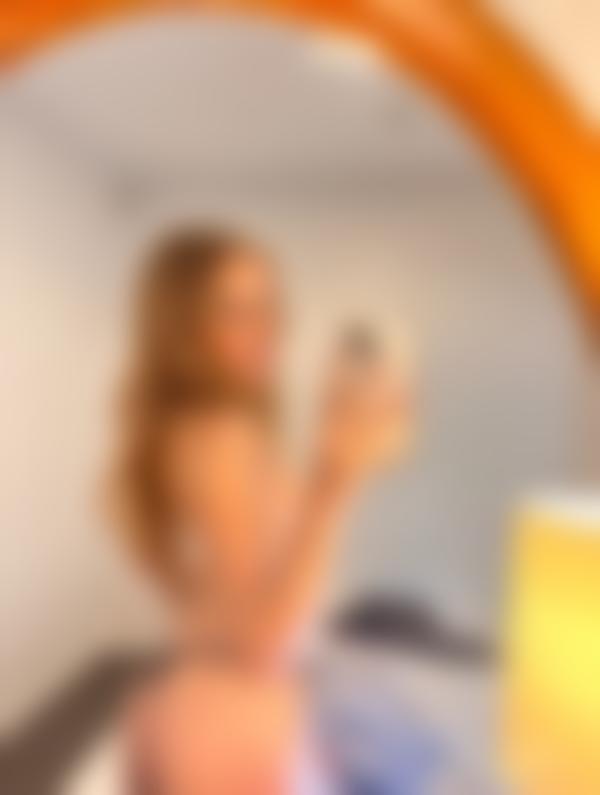 Deessecoquine, buceta limpa e depilada procura pau grande para sexo selvagem em Juiz de Fora